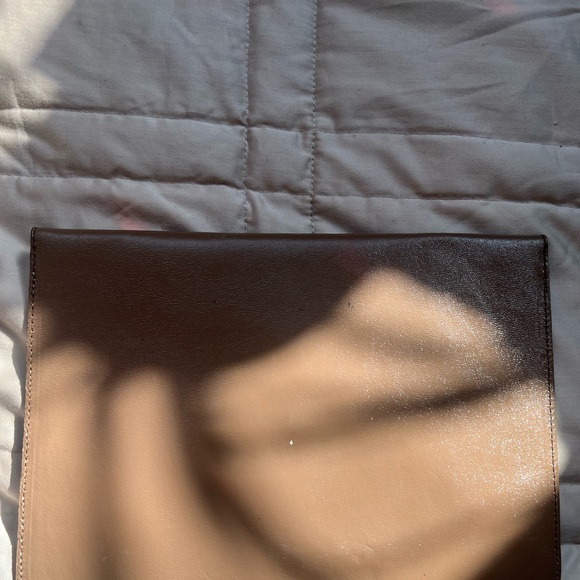 LA BAGAGERIE Light Brown Envelope Leather Clutch - Picture 5 of 5